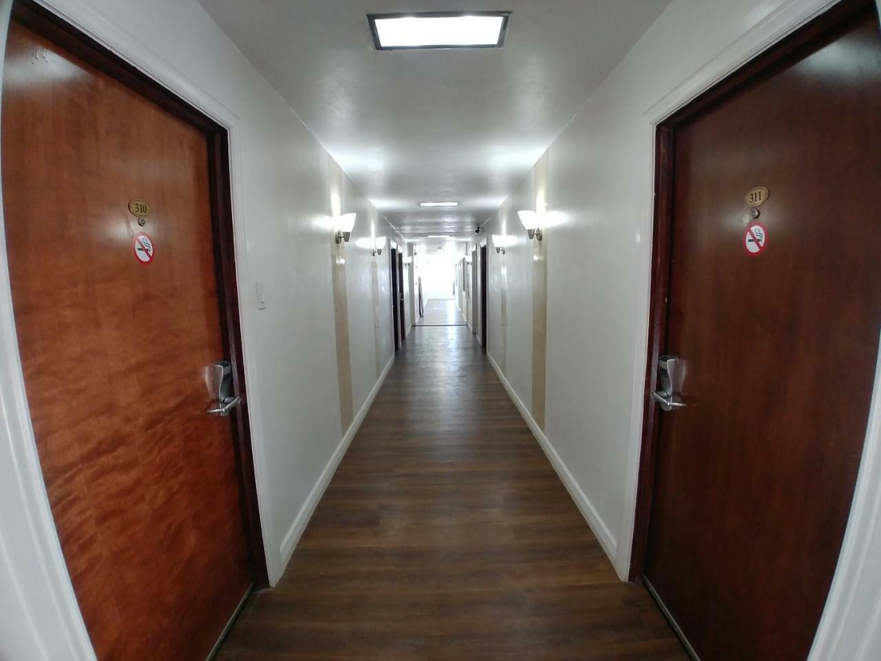 Hotel Alien